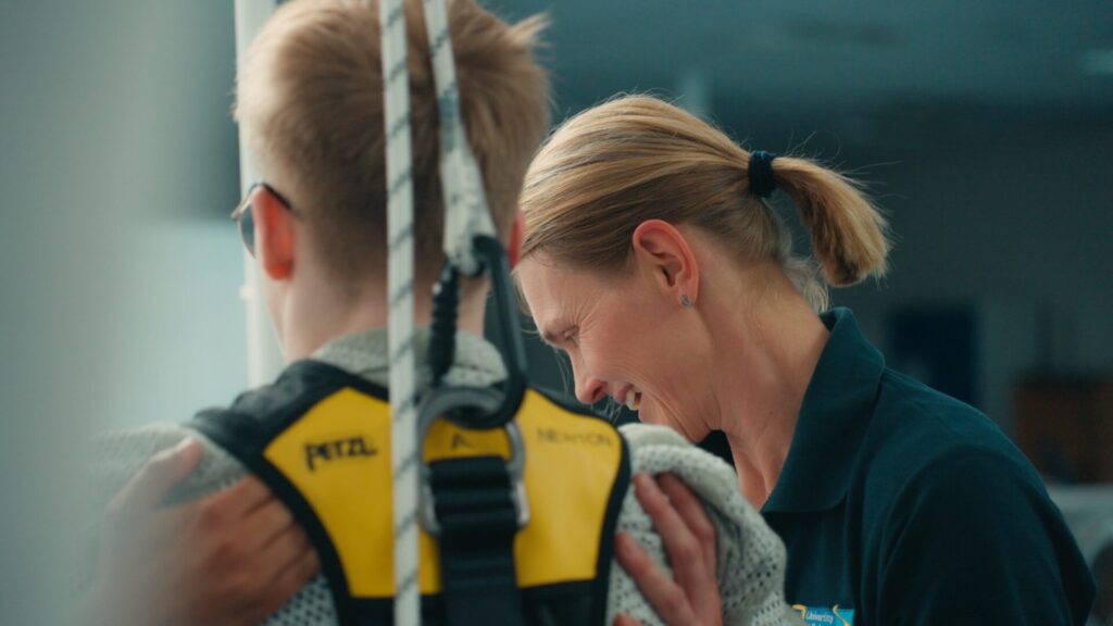 kompass-main-sequence-00_01_13_16-still003